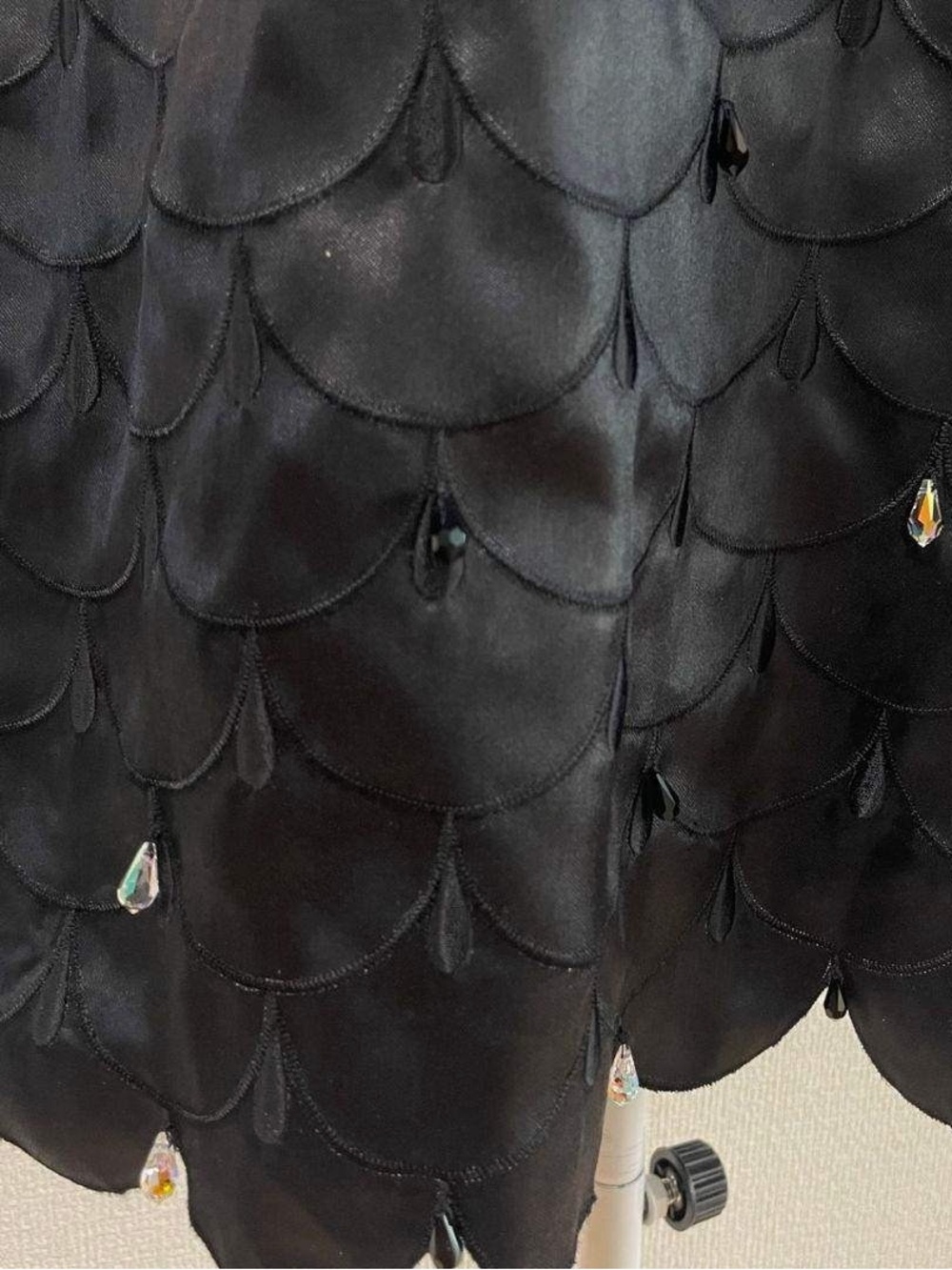 Tocca Black Silk Scaled and Scallop & Crystal  Skirt Knee Length Size 2 - Picture 8 of 8